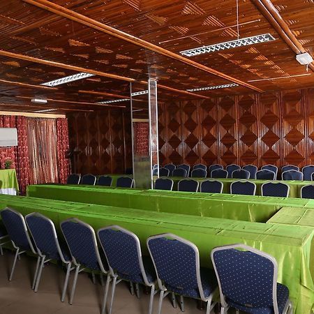 Hotel Mansel Яунде Екстер'єр фото