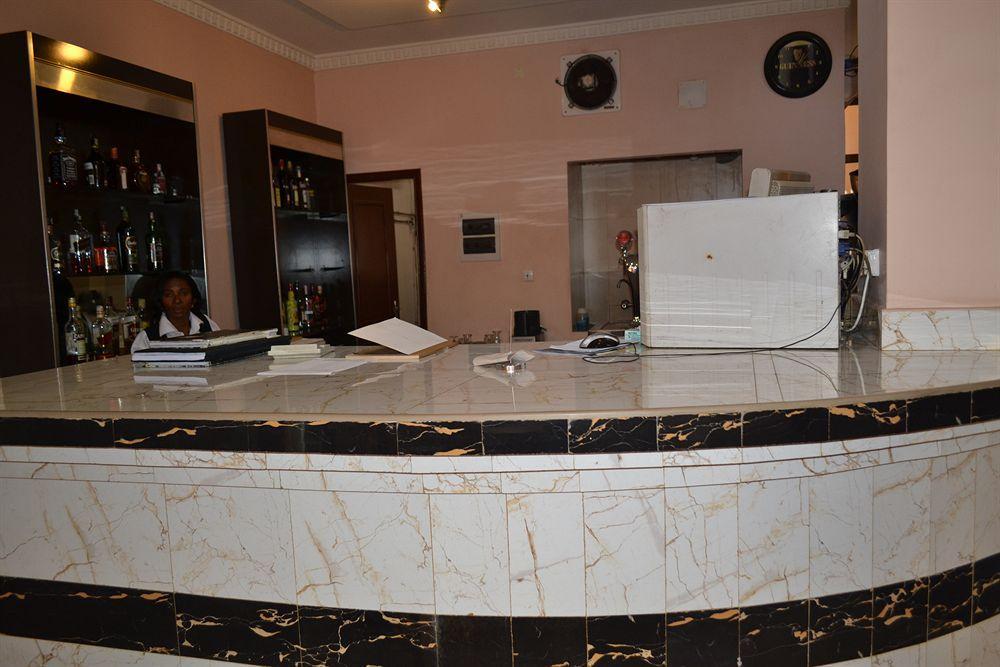Hotel Mansel Яунде Екстер'єр фото