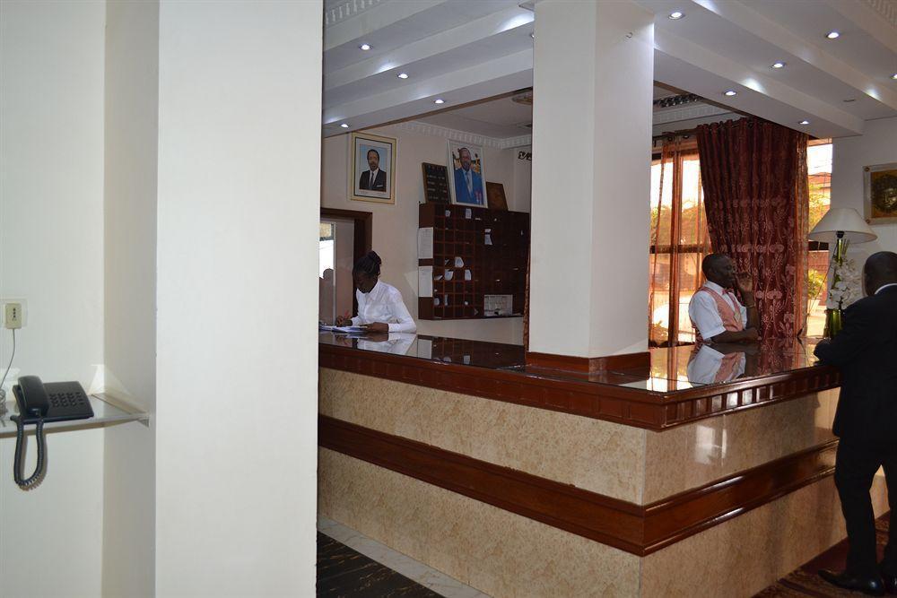 Hotel Mansel Яунде Екстер'єр фото