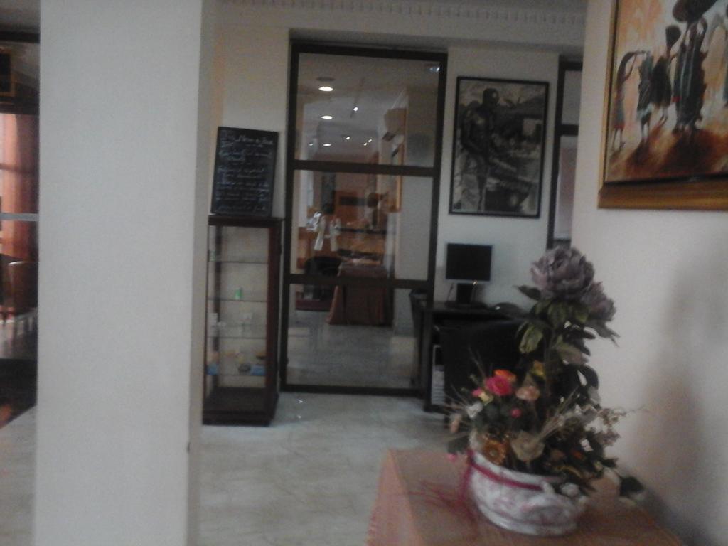 Hotel Mansel Яунде Екстер'єр фото