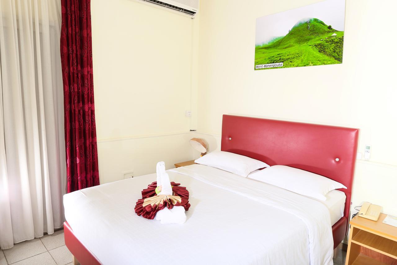 Hotel Mansel Яунде Екстер'єр фото