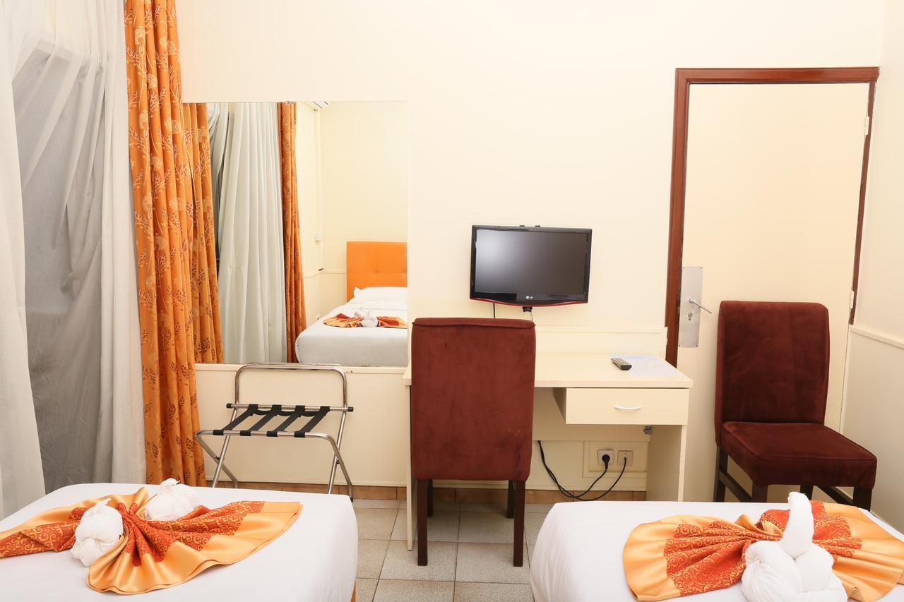 Hotel Mansel Яунде Екстер'єр фото