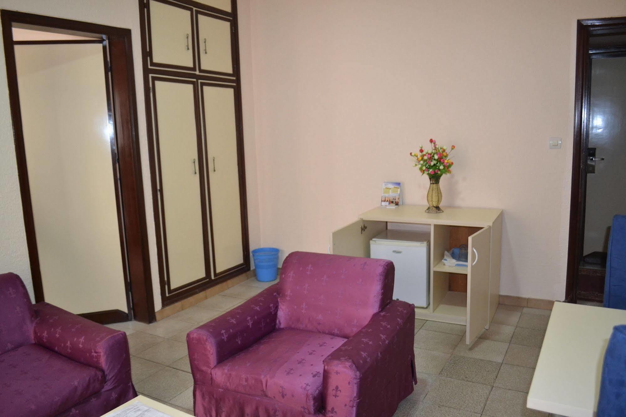 Hotel Mansel Яунде Екстер'єр фото