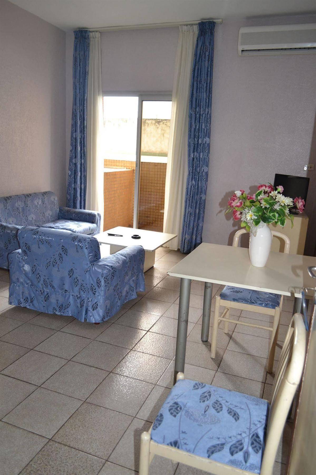 Hotel Mansel Яунде Екстер'єр фото