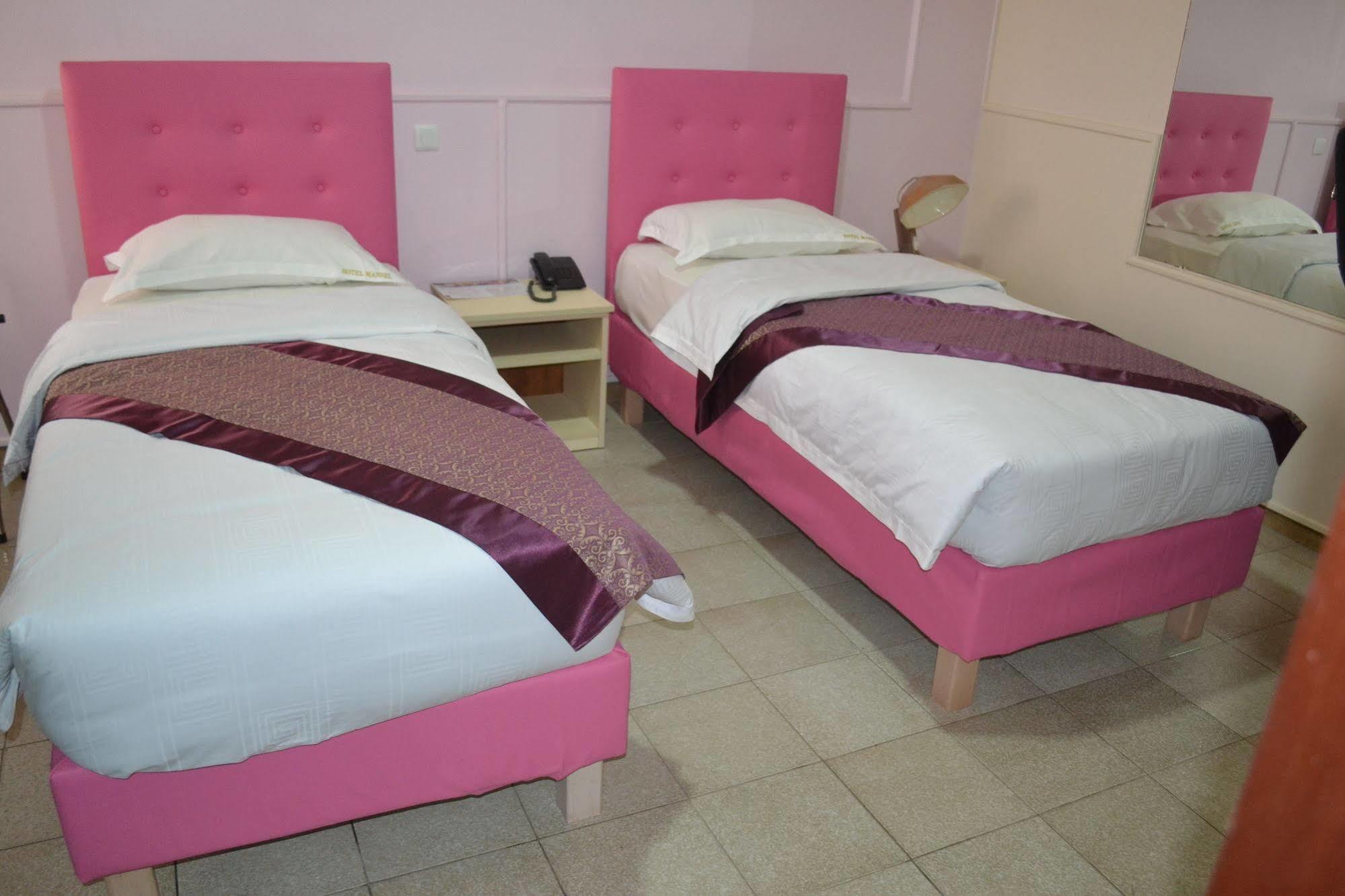 Hotel Mansel Яунде Екстер'єр фото