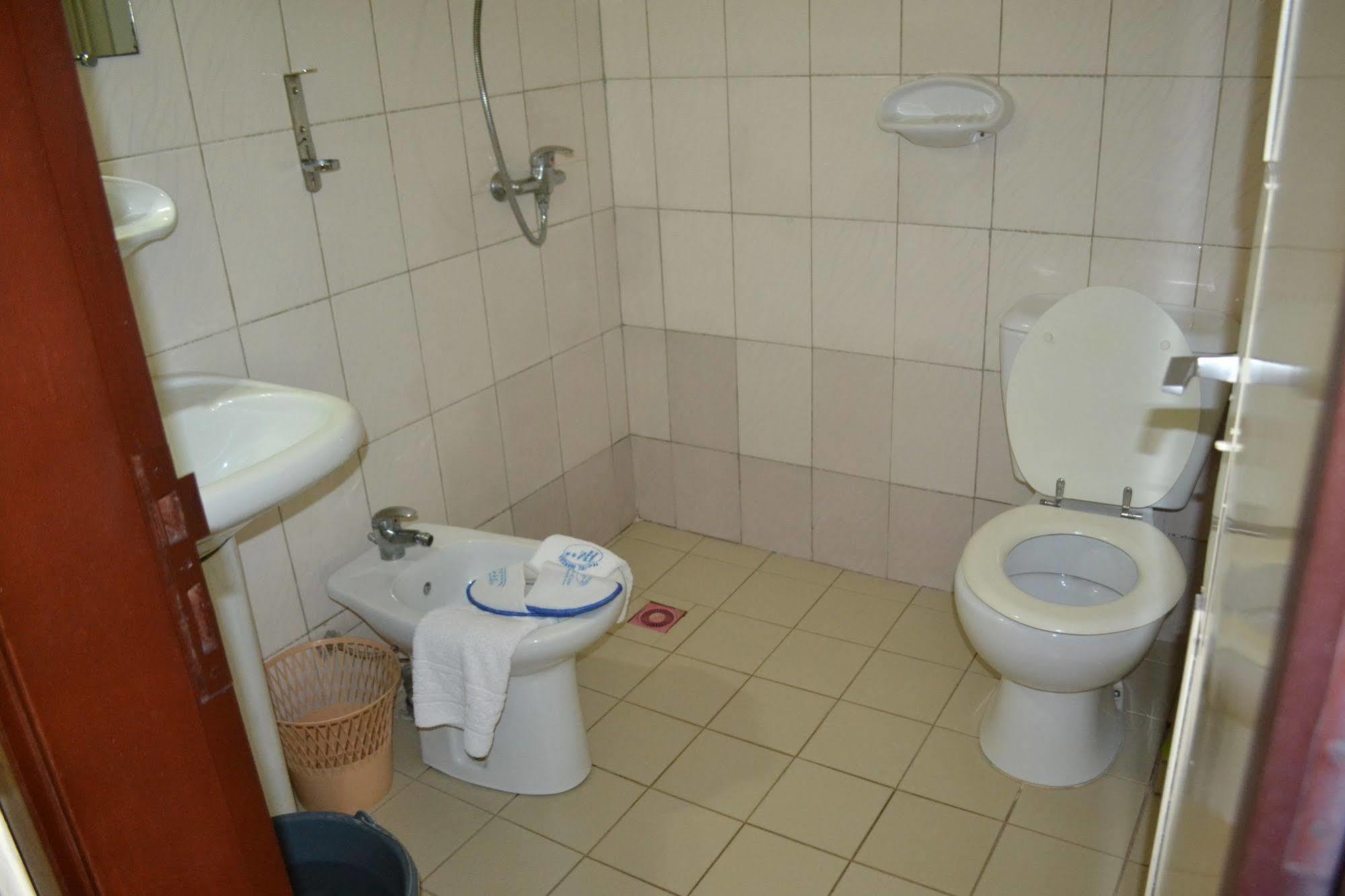 Hotel Mansel Яунде Екстер'єр фото