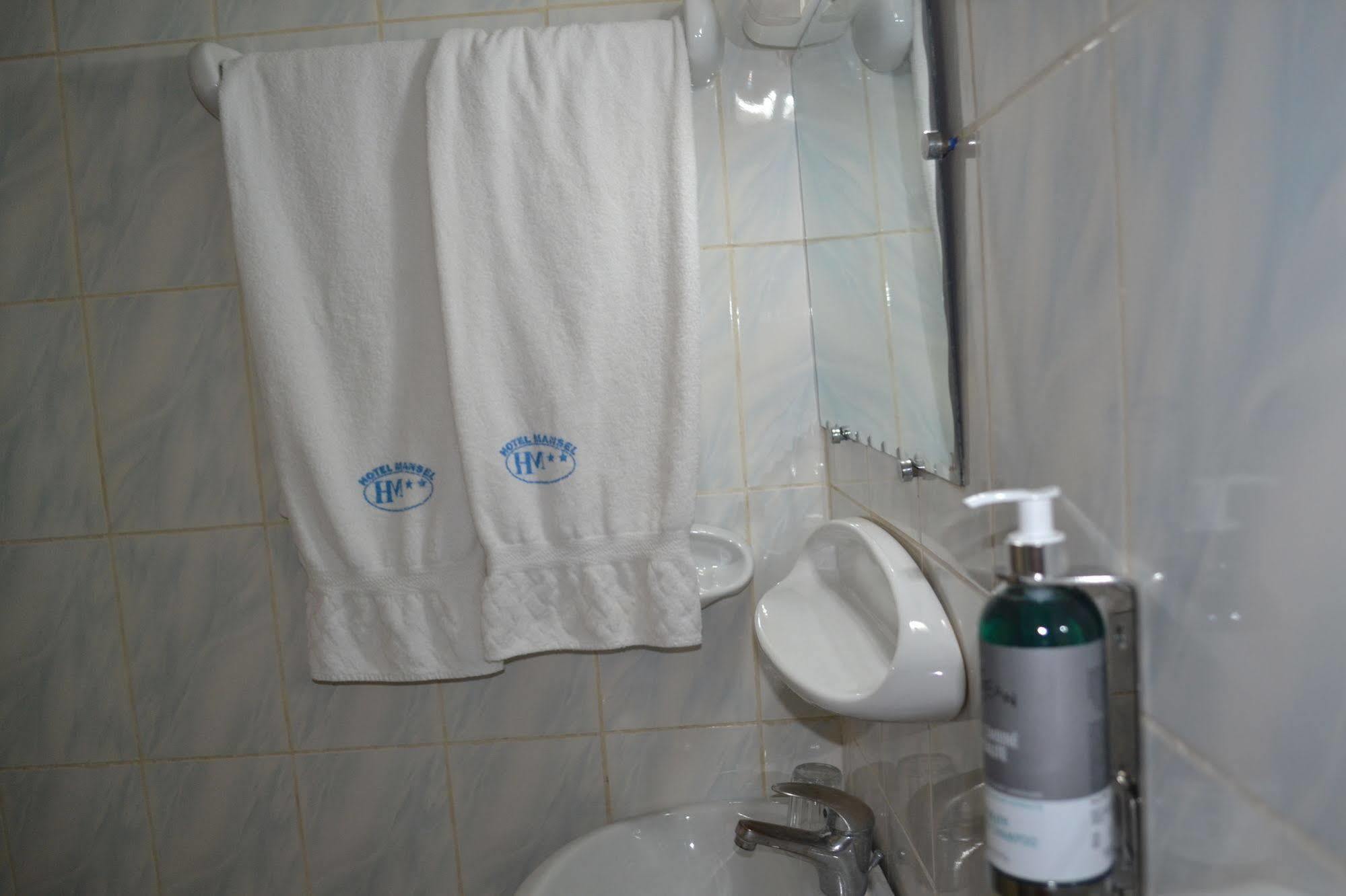 Hotel Mansel Яунде Екстер'єр фото