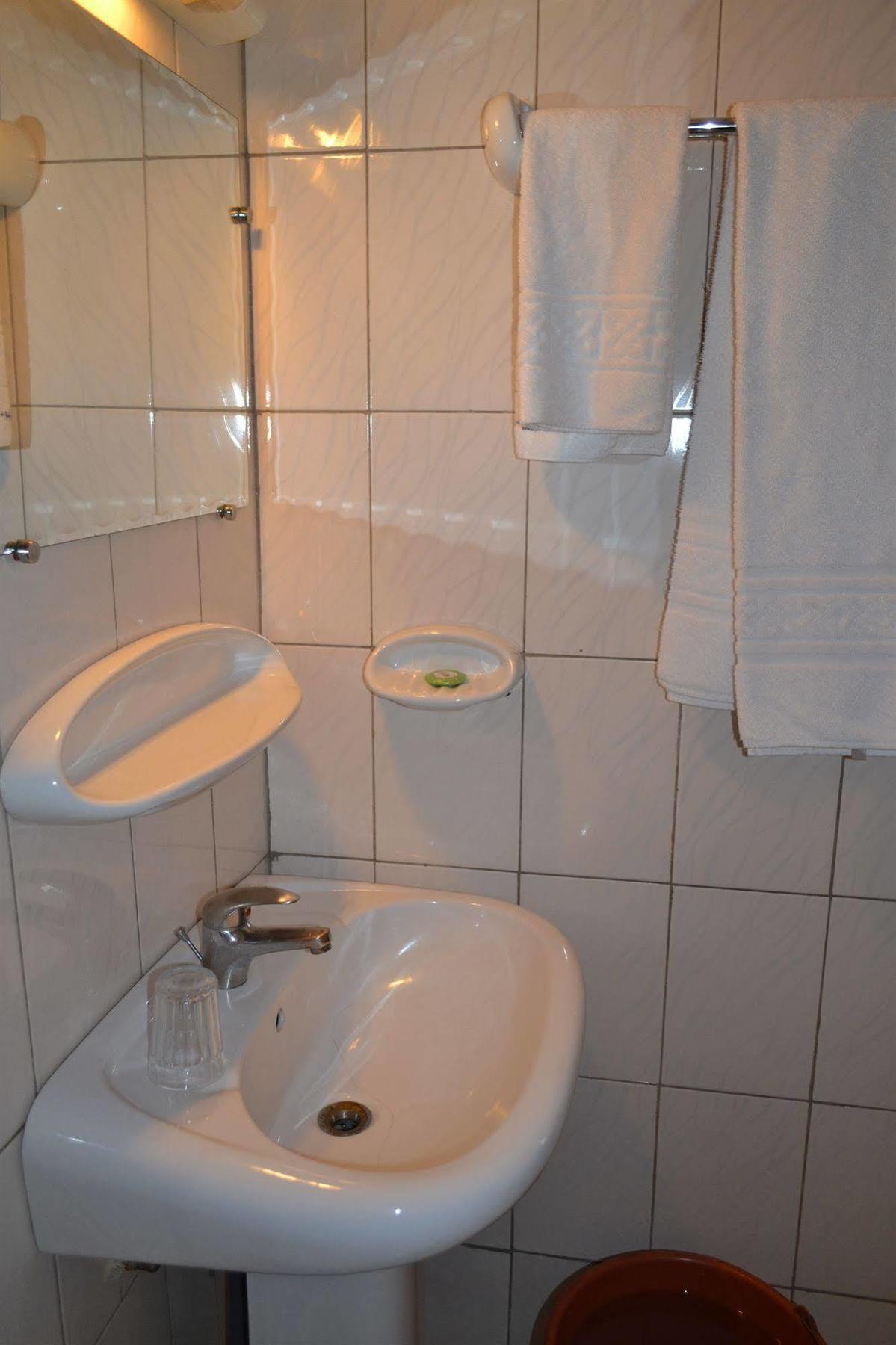 Hotel Mansel Яунде Екстер'єр фото