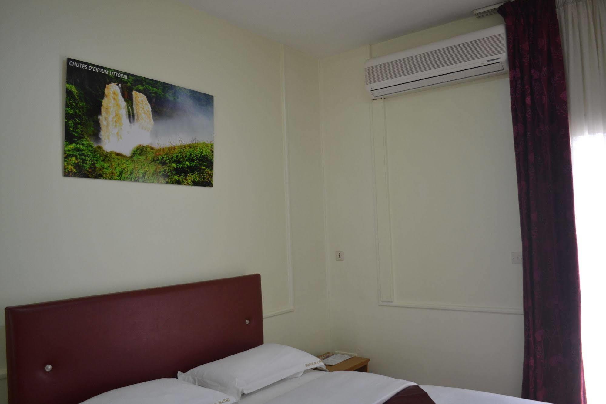 Hotel Mansel Яунде Екстер'єр фото