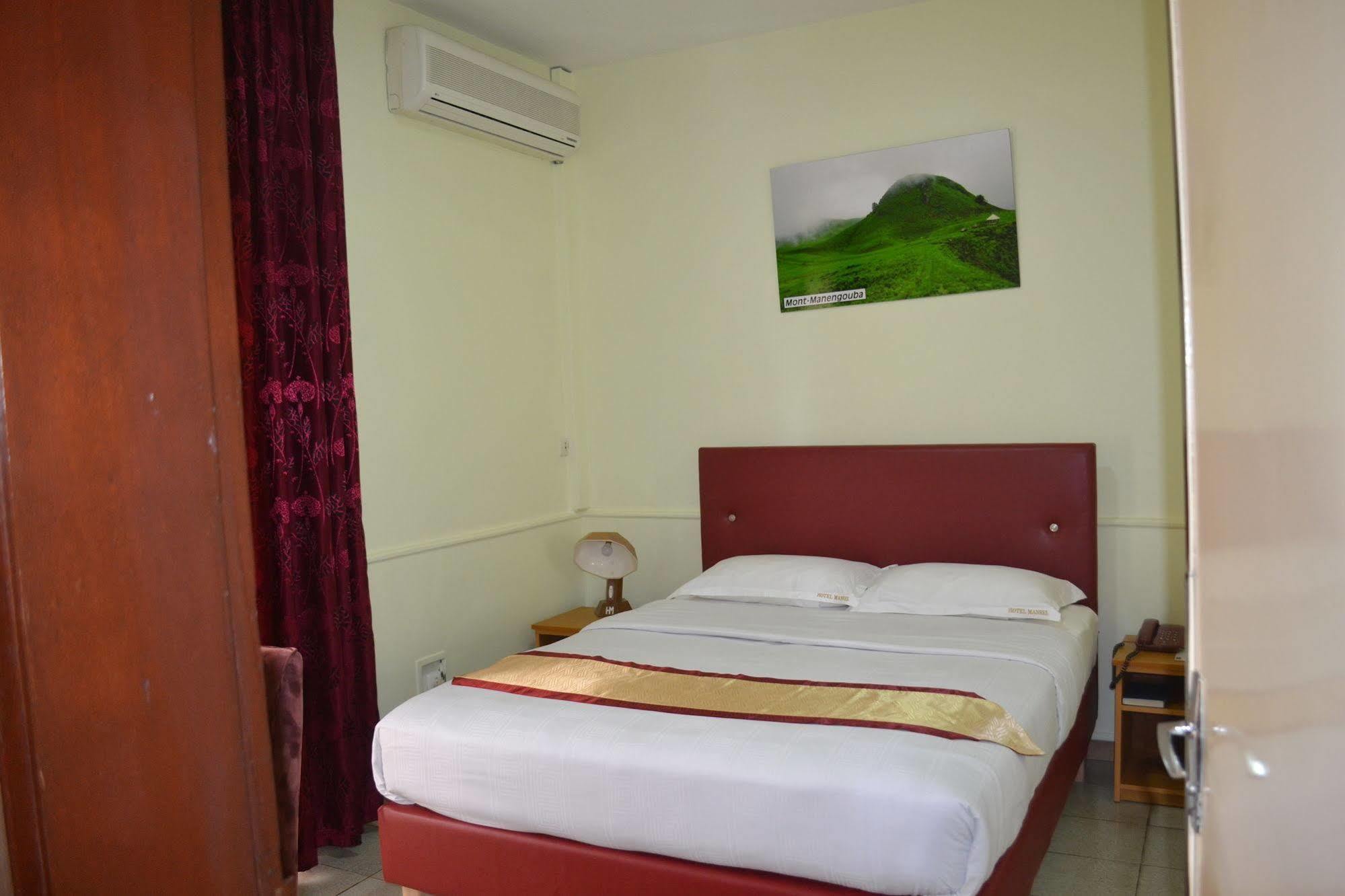 Hotel Mansel Яунде Екстер'єр фото