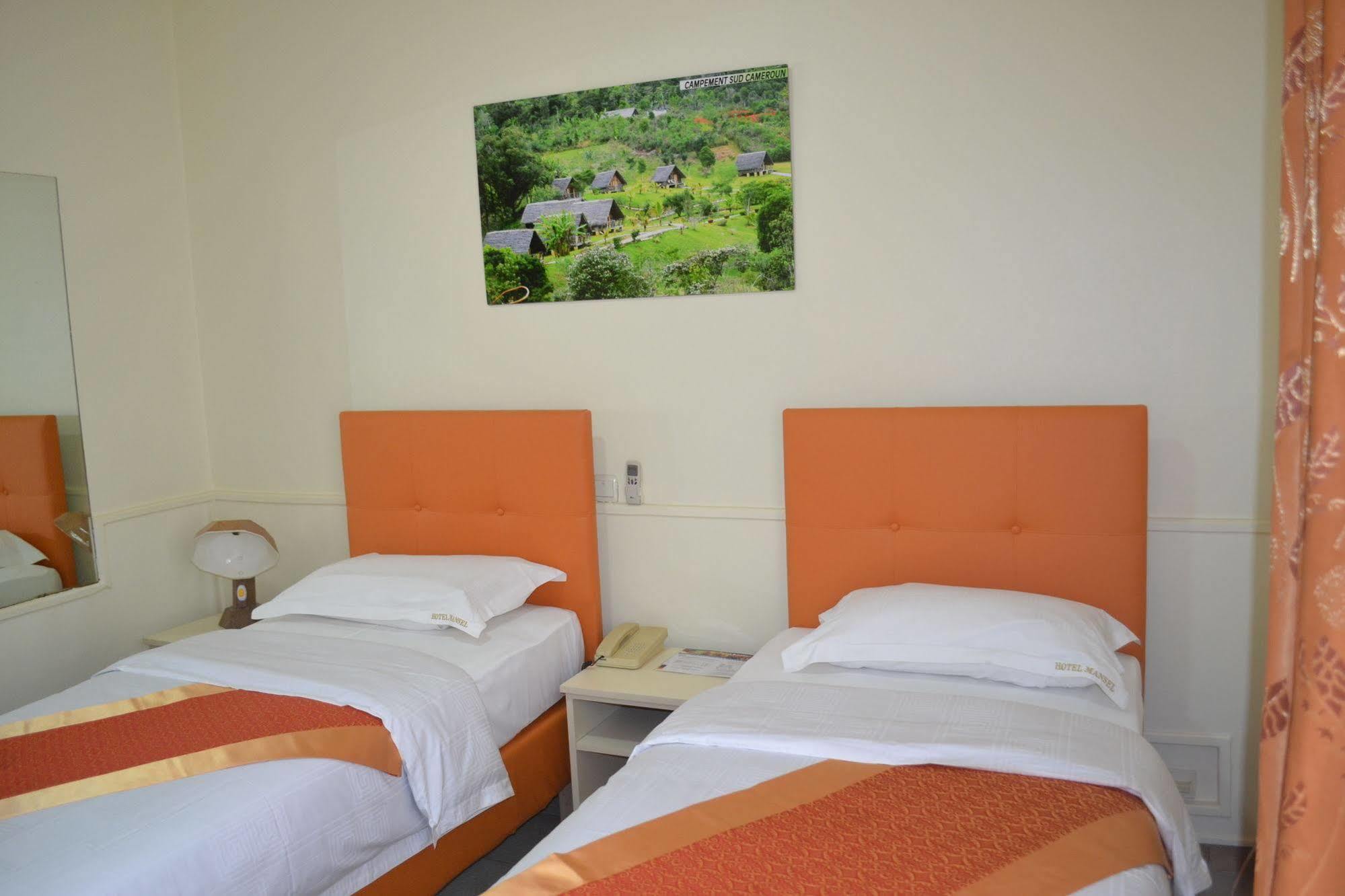 Hotel Mansel Яунде Екстер'єр фото