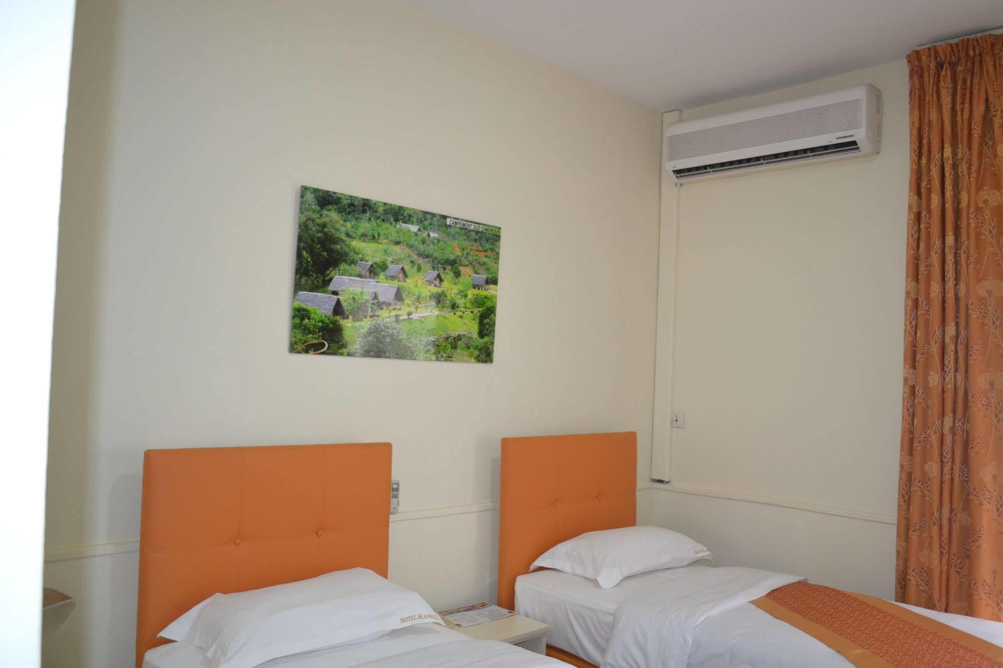 Hotel Mansel Яунде Екстер'єр фото
