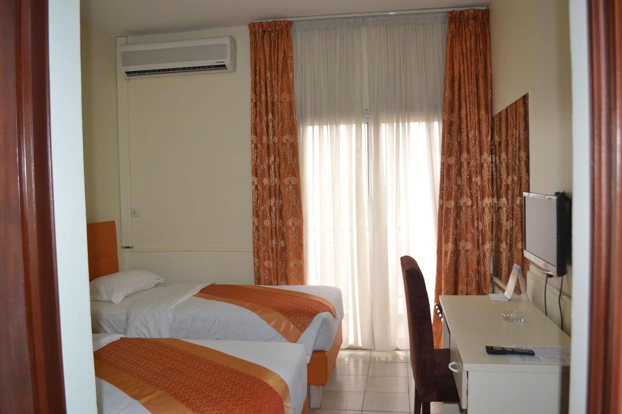 Hotel Mansel Яунде Екстер'єр фото