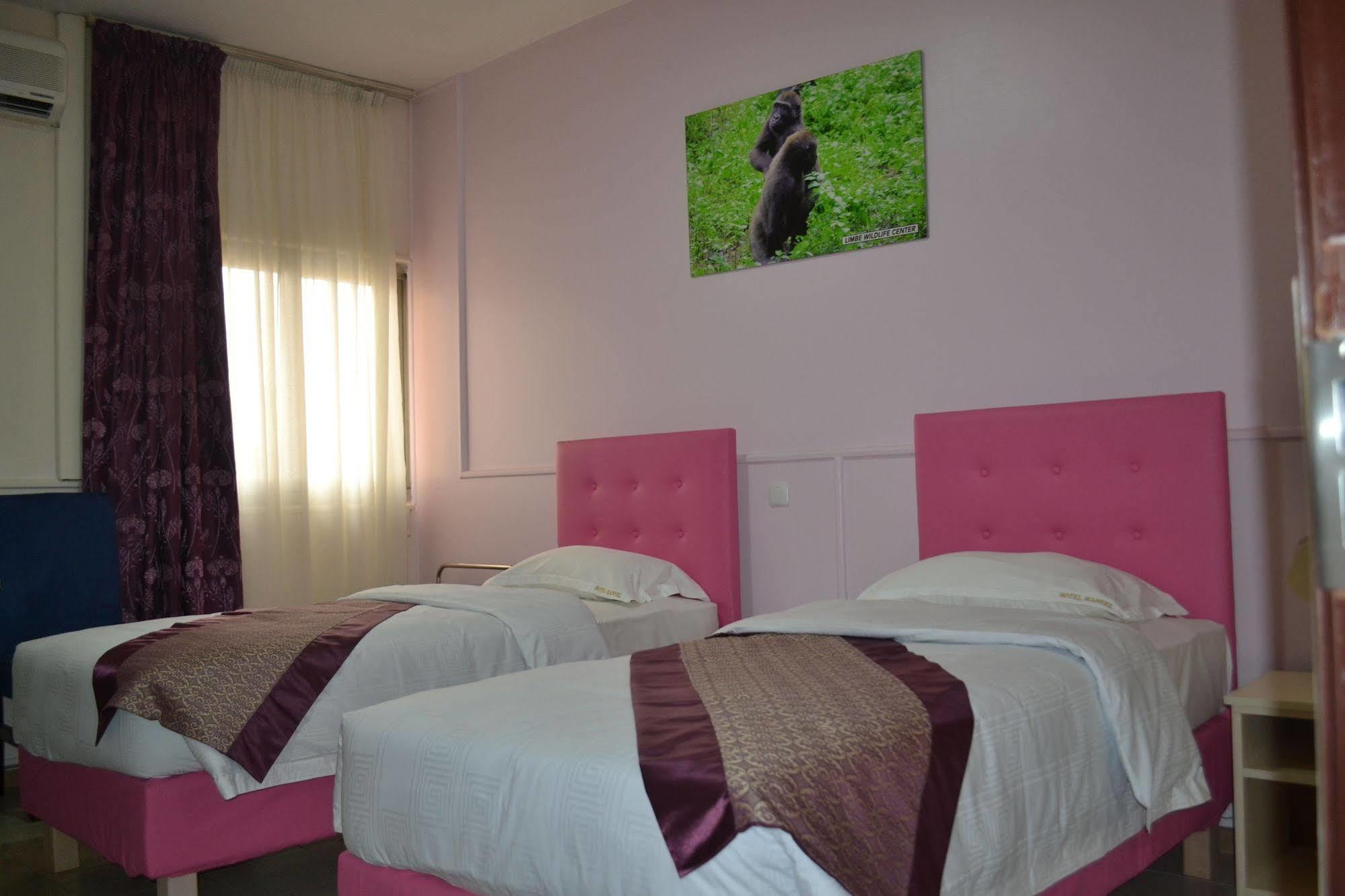 Hotel Mansel Яунде Екстер'єр фото